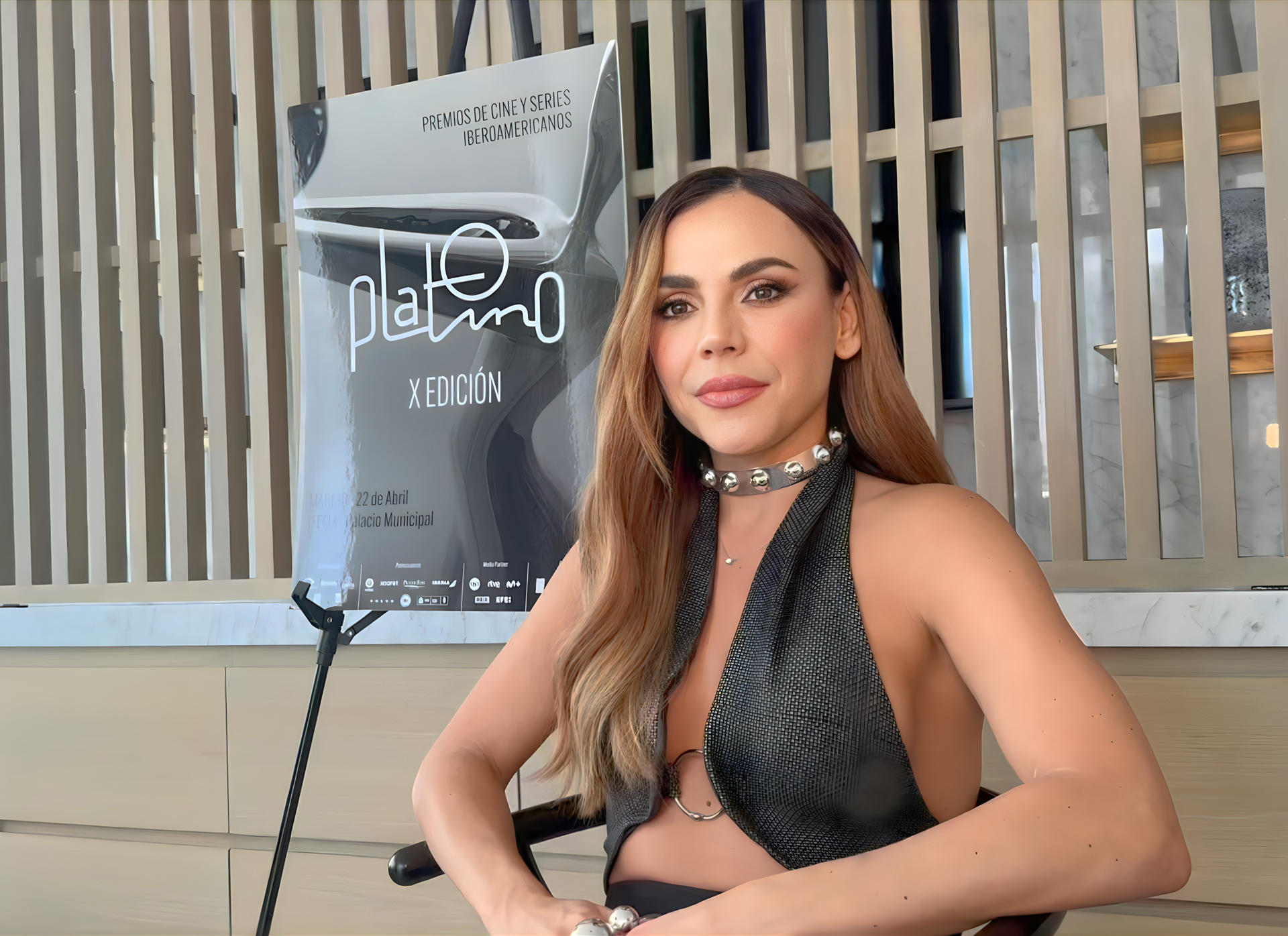 La actriz colombiana Carolina Gaitán sonríe durante una entrevista con Efe, el 5 de abril de 2023, en Miami (EE.UU). Para la artista colombiana Carolina Gaitán, reconocida en toda Iberoamérica por su trabajo en cine y televisión, regresar a la conducción en los Premios Platino y acompañada por la actriz española Paz Vega y por el polifacético artista mexicano Omar Chaparro es hacerlo por la puerta grande. EFE/ Alicia Civita