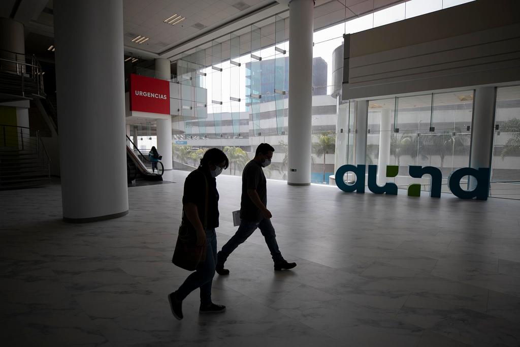 Vista del 26 de abril de 2023, de las instalaciones equipamiento y tecnología de radioterapia de última generación de Doctors Hospital, en la ciudad de Monterrey en Nuevo León (México). Auna, institución líder de salud en Latinoamérica, se expande en México a través de la adquisición de Organización Clínica América (OCA), y la primera sede de este ecosistema integral de atención médica estará en la norteña ciudad de Monterrey. EFE/Antonio Ojeda.