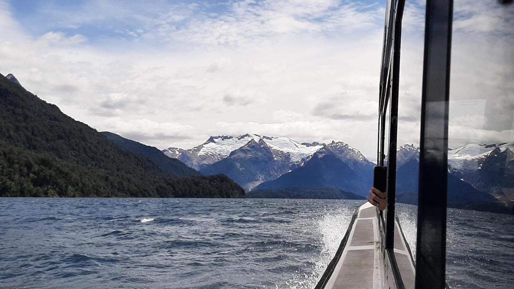 Vista del Glaciar Torrecillas durante la navegación hacia el Brazo Norte del Lago Menéndez, el 18 de febrero de 2023, en el Parque Nacional de Los Alerces, donde se encuentra el alerzal milenario en Chubut (Argentina).. EFE/Concepción M. Moreno /MÁXIMA CALIDAD DISPONIBLE
