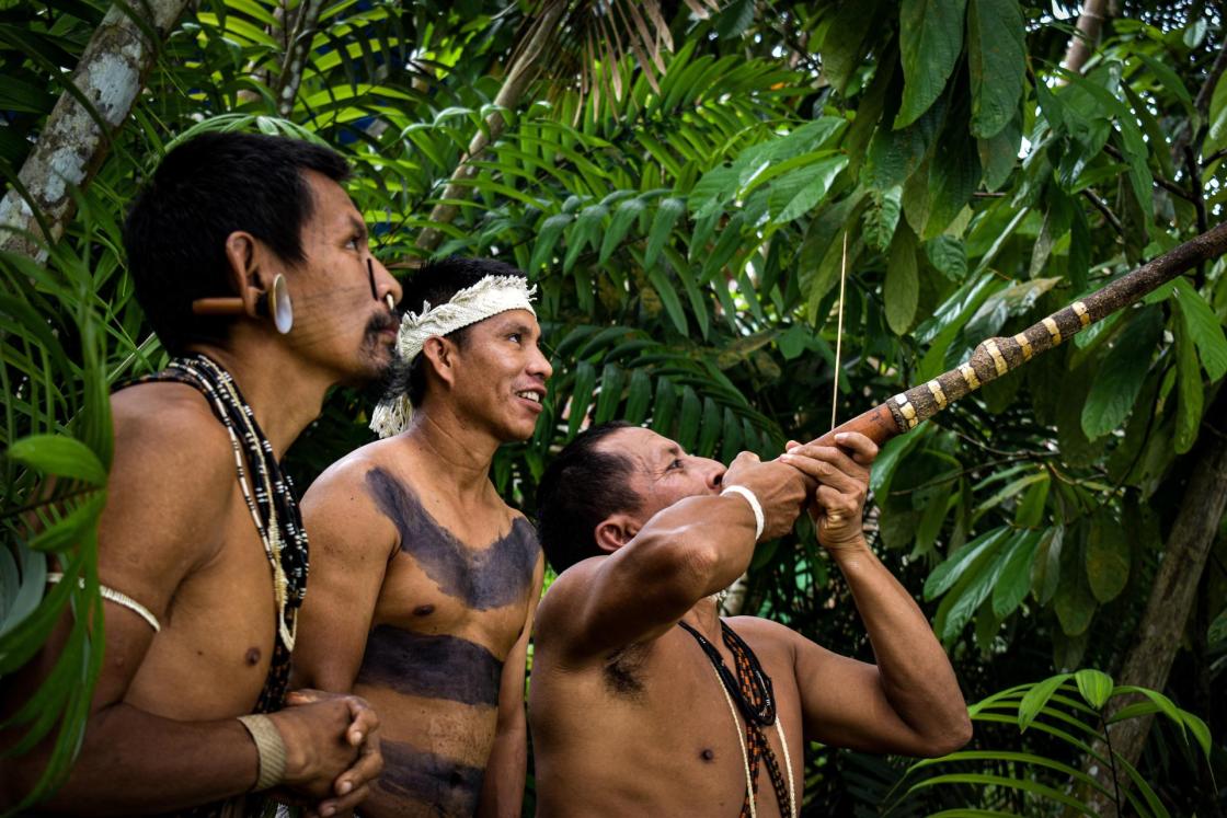 Foto de archivo de indígenas Matis de Brasil durante una jornada de cacería en Atalaya do Norte (Brasil). EFE/ Tatiana Nevo