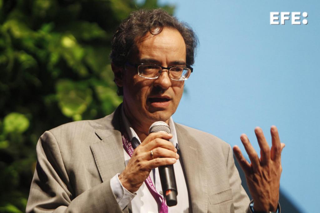 El viceministro de educación de Colombia, Óscar Sánchez Jaramillo, habla durante la apertura de GEF & WISE Medellín 2023, el 24 de mayo en Medellín (Colombia). EFE/Luis Eduardo Noriega A.