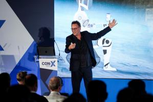 PALMA, 10/05/2023.- El futurista y experto en tecnología Gerd Leonhard interviene en la conferencia CON-X 23 que se celebra en Palma. EFE/ Cati Cladera