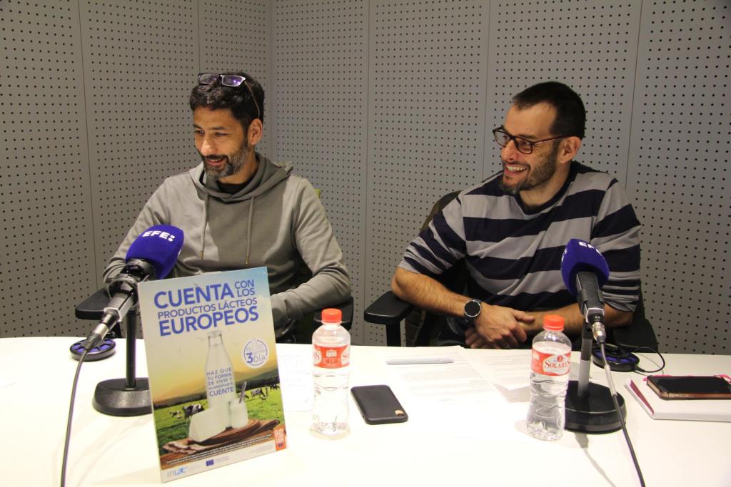 El doctor en Veterinaria e investigador científico del CSIC, David Yáñez y el doctor ingeniero agrónomo por la Universidad Politécnica de Valencia, Fernando Estellés, y durante el podcast Efeagro Punto de Encuentro. Efeagro/Nerea Díaz