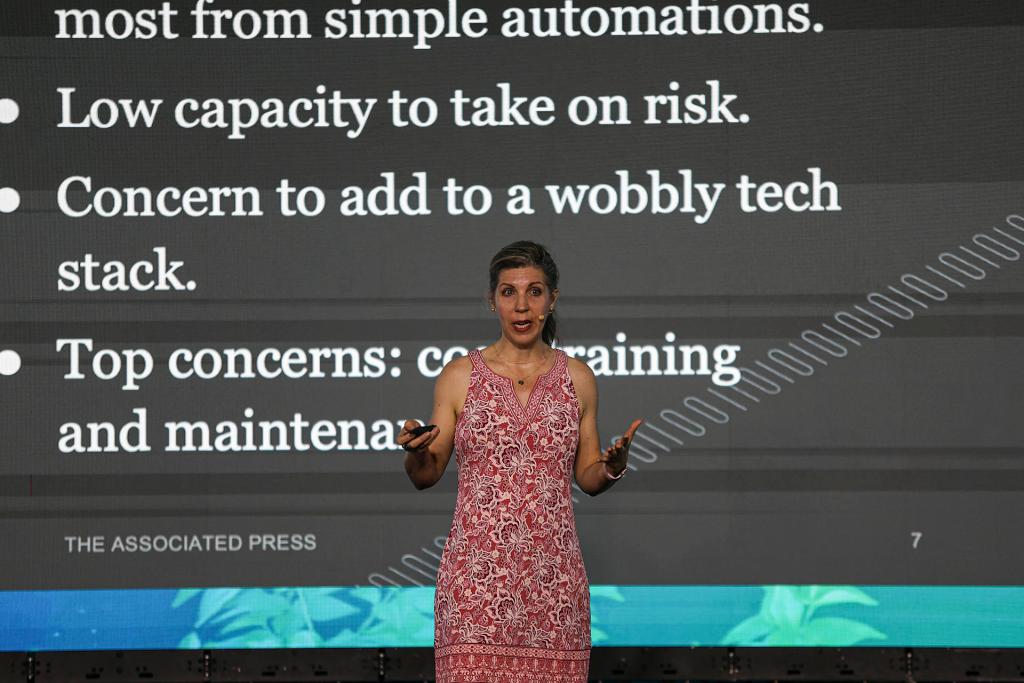 La gestora de la Iniciativa de Noticias Locales de Associated Press (AP), Aimee Reinhart, habla durante su participación en el Digital Media LATAM hoy, en Mérida (México). EFE/ Lorenzo Hernández