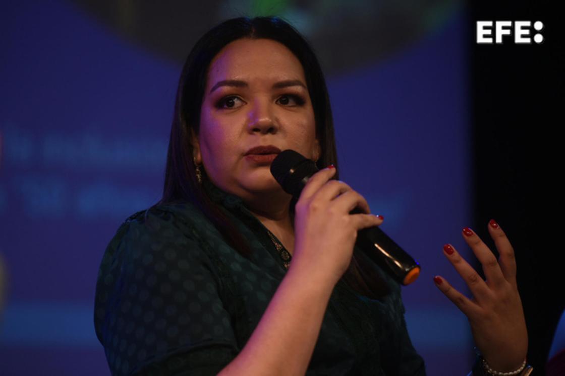 La subgerente de proyectos especiales del Grupo Financiero Ficohsa, Telma Sevilla, habla durante una entrevista con EFE el 3 de mayo de 2023, en Ciudad de Guatemala (Guatemala). La subgerente de proyectos especiales del Grupo Financiero Ficohsa, Telma Sevilla, asegura que la entidad que representa apuesta con fuerza por la profesionalización de las mujeres en Centroamérica. EFE/ Edwin Bercian