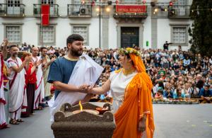 Imagen de archivo de la Boda Romana en Braga (Portugal), uno de los rituales más importantes de la Antigua Roma, en la que participará una pareja local como protagonistas de un gran espectáculo en todo su esplendor. EFE/CÁMARA DE BRAGA/IMAGEN CEDIDA/CRÉDITO OBLIGATORIO
