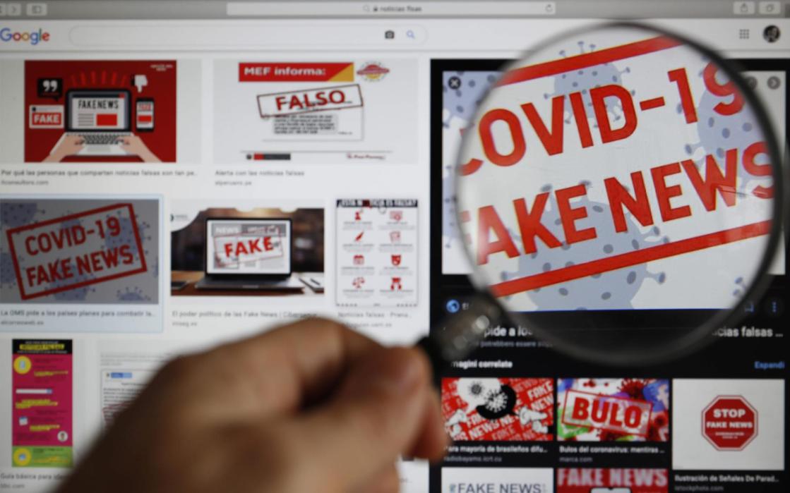 Fotoilustración de la pantalla de un ordenador con un aviso de noticias falsas. EFE/Paolo Aguilar