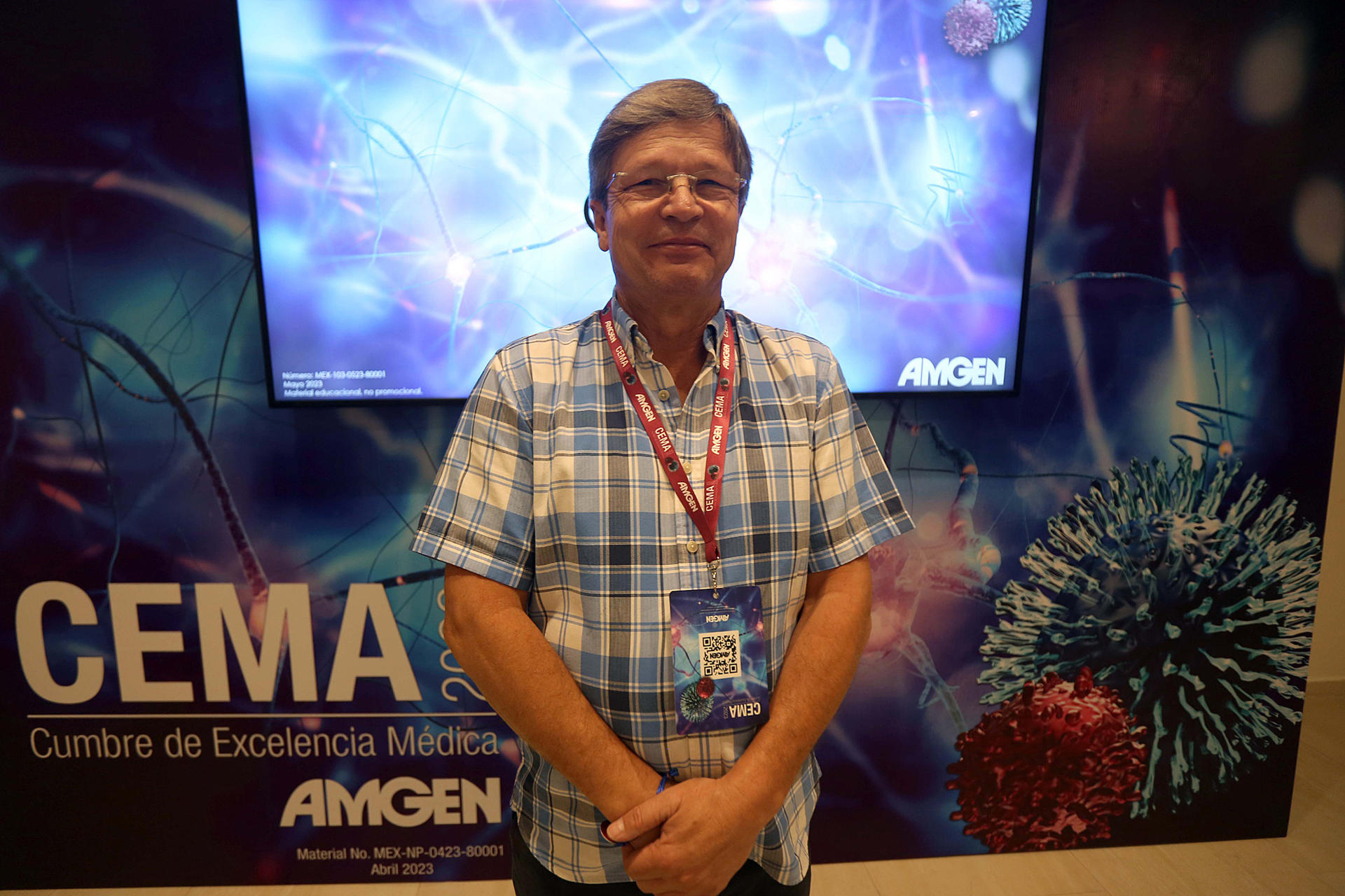 El director médico de AMGEN México, Máx Saráchaga, posa durante una entrevista con EFE, el 19 de mayo de 2023, en playa del Carmen, Quintana Roo (México). EFE/Alonso Cupúl