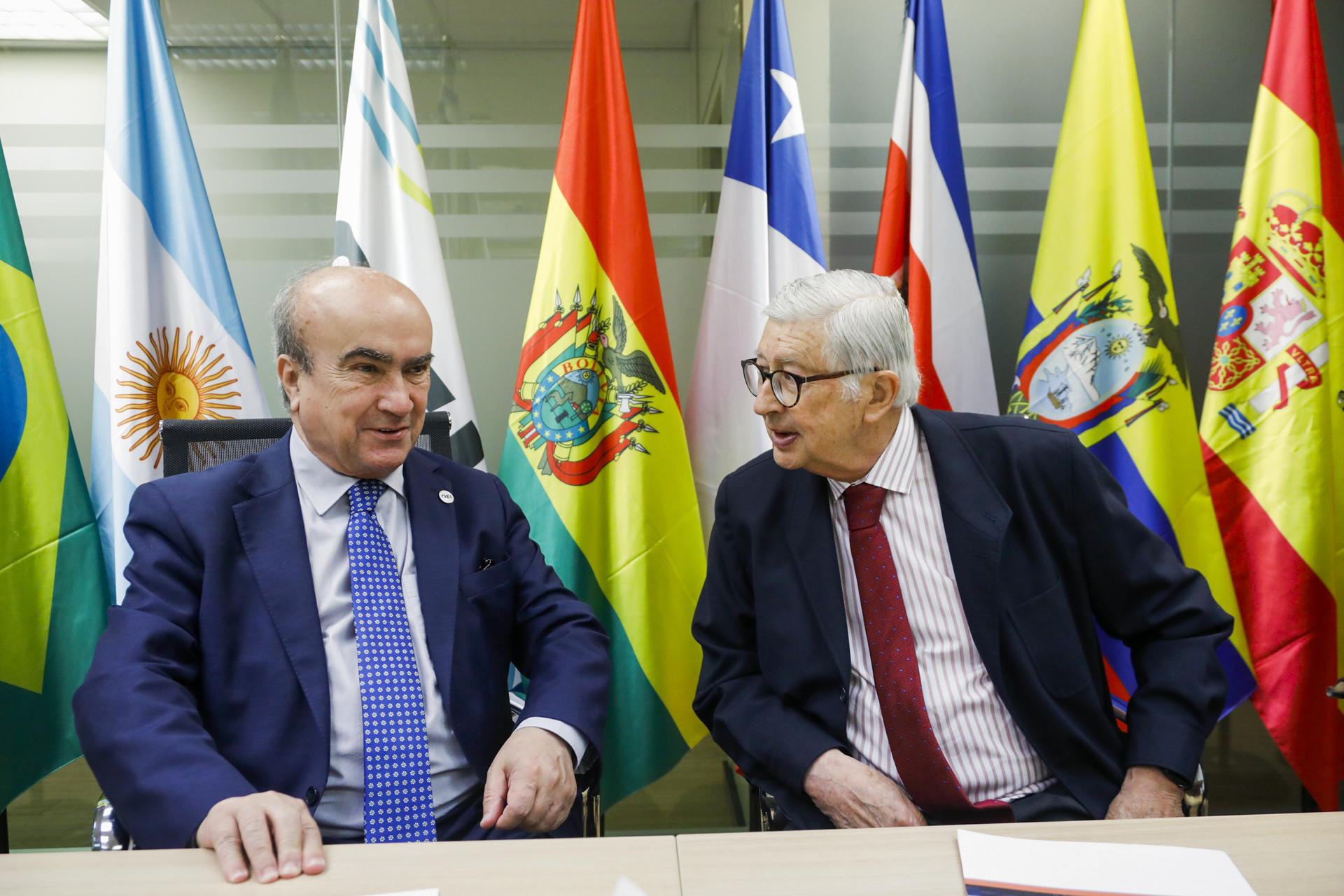 MADRID, 19/06/2023.-El secretario general de la Organización de Estados Iberoamericanos (OEI),  Mariano Jabonero (i), y el presidente de UNIR, Rafael Puyol, participan este lunes en la inauguración del encuentro de Líderes Iberoamericanos por la educación en la sede de la OEI, en Madrid. EFE/David Fernández