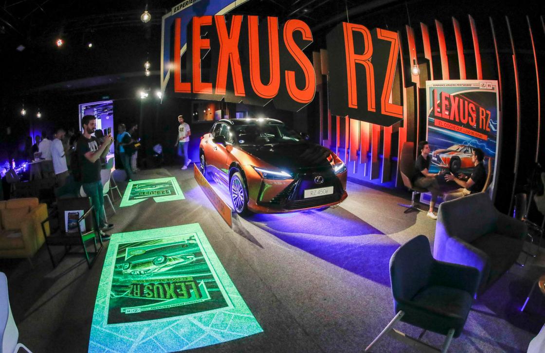 MADRID, 15/06/2023.- Presentación de "Lexus RZ, el cómic de coleccionismo de solo dos mil unidades que el ilustrador español Salva Espín, uno de los dibujantes internacionales de Marvel Comics desde hace una década, ha publicado junto con Lexus, con el que la compañía premium de automoción ha potenciado este jueves el lanzamiento del nuevo modelo RZ a través del arte. EFE/David Fernández