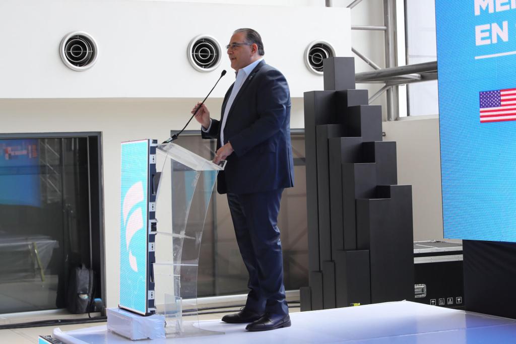 Luis Atala, vicepresidente del Grupo Ficohsa, habla durante la presentación de la Memoria de Sostenibilidad del grupo financiero Ficohsa, el 27 de junio de 2023 en Tegucigalpa (Honduras). EFE/Gustavo Amador