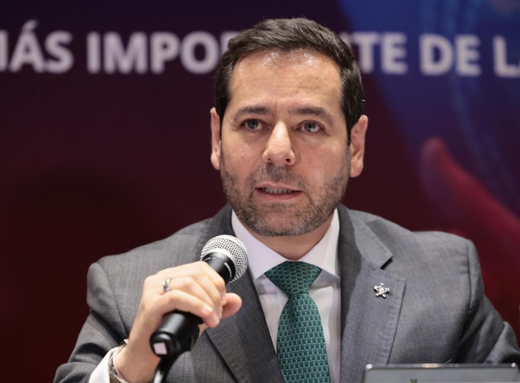 El presidente de la Confederación de Cámaras Industriales de los Estados Unidos Mexicanos (CONCAMIN), José Abugaber, habla durante una rueda de prensa en la Ciudad de México (México). EFE/José Méndez