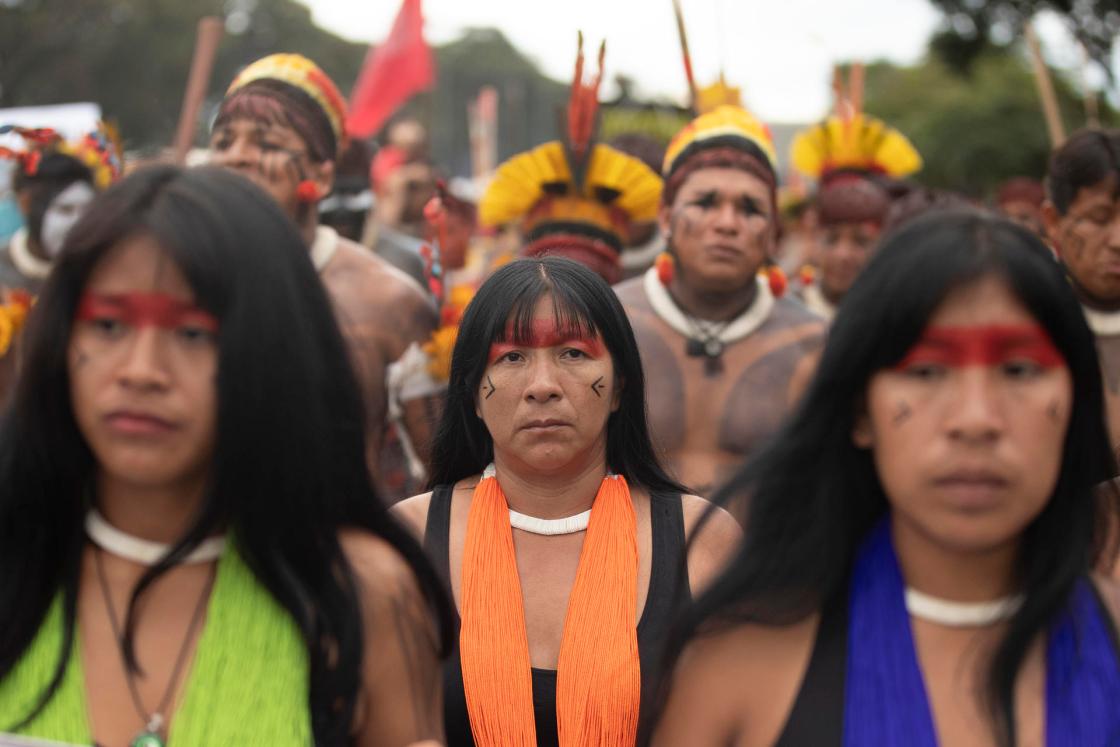 Foto de Archivo. Indígenas de varios pueblos reunidos en el Campamento Tierra Libre (ATL), protestan durante un acto llamado "Ouro de Sangue" (Oro de Sangre) en contra del incremento de la minería en territorios indígenas, hoy, en Brasilia (Brasil). EFE/ Joédson Alves 