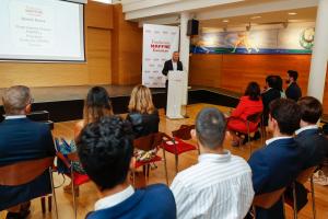 GRAFCAN4848. LAS PALMAS DE GRAN CANARIA, 26/07/2023.- El presidente y la vicepresidenta de la Fundación Mapfre Canarias, Ignacio Baeza e Isabel Suárez, entregaron este miércoles las credenciales de beca a los 7 jóvenes seleccionados en la edición de 2023 para realizar estudios de posgrado en materias relacionadas con la ciencia, la tecnología, la administración de empresas y la música con apoyo del programa de becas de posgrado en STEM, ADE y Música de la entidad, dotado con 116.000 euros. EFE/ Elvira Urquijo A.