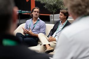 GRAFCVA5562. VALENCIA, 13/09/2023.-Feliciano López junto al responsable de marketing y comunicación de Lexus España Aurelio García. EFE/ Ana Escobar