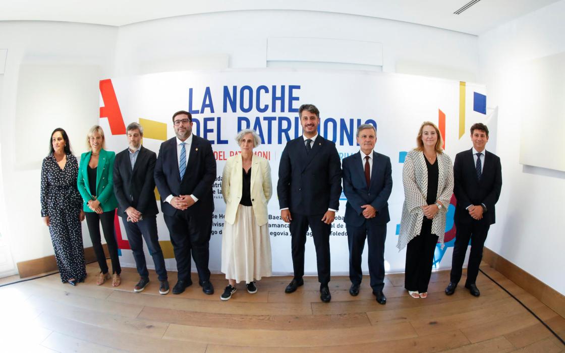 MADRID, 12/09/2023.- Foto de familia durante la presentación de "La noche del patrimonio 2023", en la sede de la Casa de México, en Madrid. EFE/David Fernández