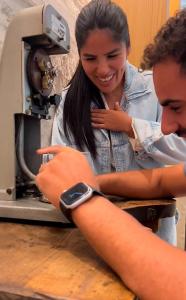 Pie de foto: Isa Pantoja y Asraf Graban sus Alianzas de BodaAutor: Nicols