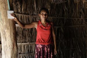 Fotografía cedida por Iberdrola México que muestra un sistema solar de energía en una vivienda, como parte de la tercera fase del programa "Luces de Esperanza en Oaxaca". EFE/ Iberdrola México