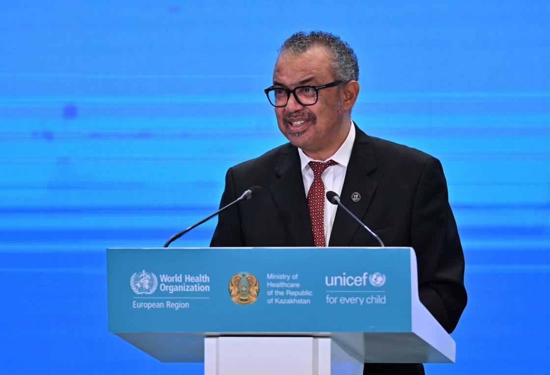ASTANÁ (KAZAJISTÁN), 23/10/2023.- El director general de la Organización Mundial de Salud, Dr. Tedros Ghebreyesus, durante la inauguración de una conferencia internacional de la OMS para conmemorar el 45º aniversario de la declaración de Alma-Ata y el 5º aniversario de las declaración de Astana. Ghebreyesus anunció hoy lunes en Astaná, Kazajistán, la publicación de un guía para ayudar a los países a desarrollar la atención primaria de salud. EFE/Akorda/SÓLO USO EDITORIAL / SÓLO DISPONIBLE PARA ILUSTRAR LA NOTICIA QUE ACOMPAÑA (CRÉDITO OBLIGATORIO)