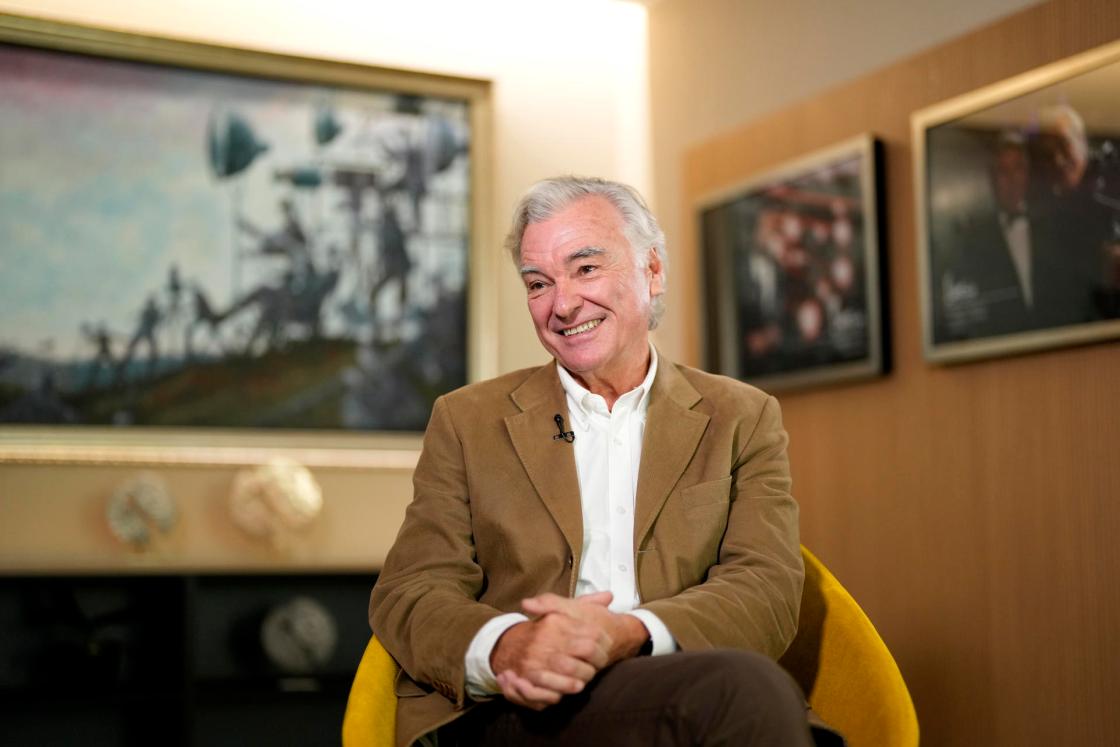 MADRID, 27/10/2023.- Eduardo Campoy, productor de "La niña de tus ojos", "El perro del hortelano" o "La teta y la luna" y que en diciembre recibirá la Medalla de Oro de los Premios Forqué por su trayectoria, asegura que el cine español es el que ha salido peor parado de la pandemia. "Hemos malacostumbrado al público a que el cine español lo puede ver en casa, como ve las series", ha dicho en una entrevista con EFE en la que ha resaltado que el cambio de condiciones del mercado tras el covid-19 ha hecho que los espectadores solo vayan a las salas "a ver el evento".- EFE/ Borja Sanchez-trillo