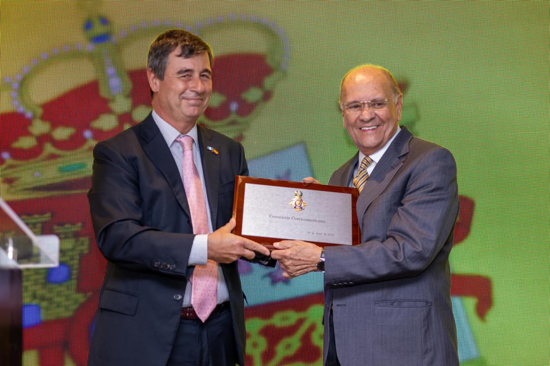 Photograph provided by Castillo Hermanos showing the Spanish Ambassador to Guatemala, José María Laviña Rodríguez (left), presenting Juan Monge Calderón, president of Corporación Castillo, with the Plaque of Honor of the Royal Order of Civil Merit of the Kingdom of Spain for Cervecería Centro Americana of Guatemala. EFE/ Castillo Hermanos