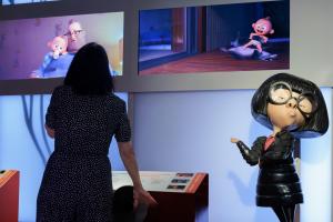 GRAFCVA6170. VALENCIA, 06/10/2023.- El Museu de les Ciències inaugura la nueva exposición ‘La Ciencia de Pixar’, desarrollada por el Museo de Ciencias de Boston en colaboración con Pixar Animation Studios, que descubre las proezas tecnológicas que hay tras las películas de Pixar en un recorrido interactivo a través de sus personajes y escenarios más famosos. EFE/Biel Aliño