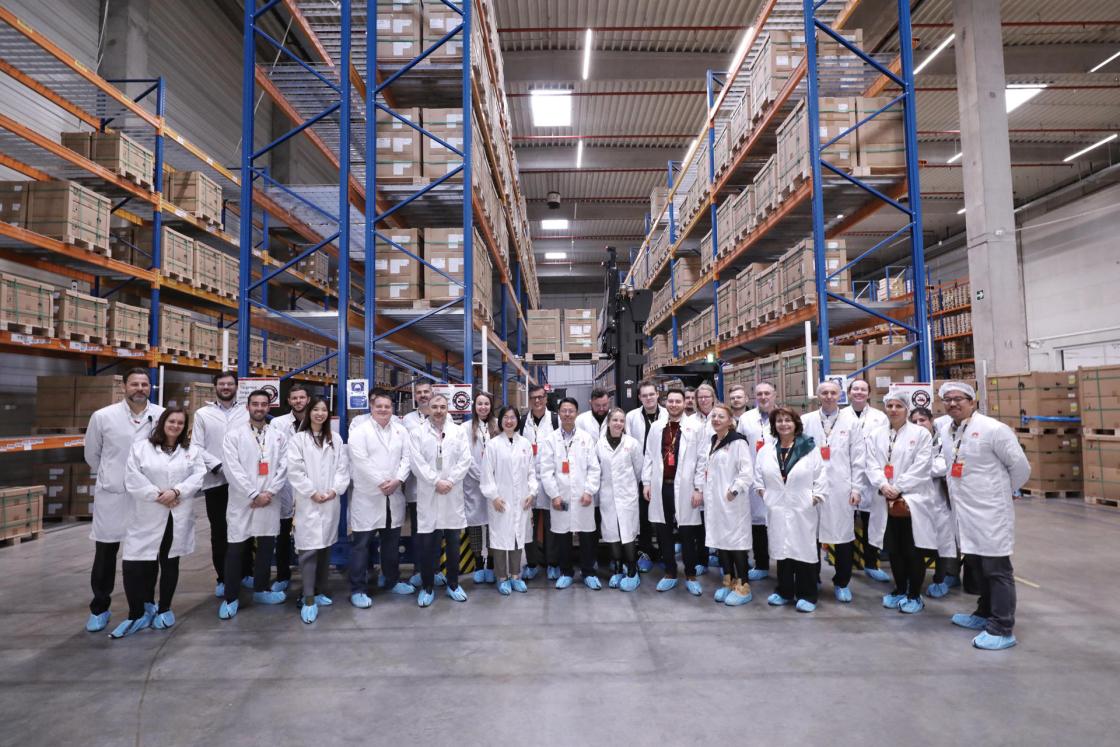 BUDAPEST, 11/11/2023.- Group photo from a press visit to Huawei's European distribution and manufacturing center in Budapest, Hungary, one of the pioneers in Europe in using 5G technology to automate its industrial processes. EFE/ Tyukodi Laszlo 