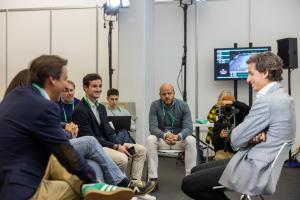 El director de las Finales de la Copa Davis, Feliciano López (d), en un encuentro informativo durante las últimas rondas de este torneo que se disputa en Málaga. EFE/LEXUS/IMAGEN CEDIDA/CRÉDITO OBLIGATORIO