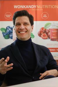 GRAFAND6886. SEVILLA, 24/11/2023.- Entrevista al director general de Wonkandy, Andrés Pérez Valseca, una empresa sevillana dedicada a la fabricación de golosinas, que lleva funcionando desde hace diez años y exporta el 70 por ciento de su producción a otros países, la mitad a Estados Unidos, está intentado introducir en España el concepto de productos "funcionales", enfocados al cuidado de la salud. EFE / José Manuel Vidal