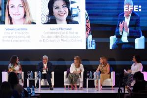 De izq a der. Ana Inés Álvarez, Directora Ejecutiva de la Fundación Avon Argentina, Alonso Verdugo, Chief Medical Officer de Microsoft para América Latina, Carmen Correa, Directora Ejecutiva de Pro Mujer Latam, Véronique Billia, Líder en Innovación estratégica para LINK Roche Latinoamérica y Laura Flamand, Coordinadora de la Red de Estudios sobre Desigualdades de El Colegio de México (Colmex), participa hoy del Roche Press Day en Ciudad de Panamá (Panamá). EFE/Gerardo Pesantez