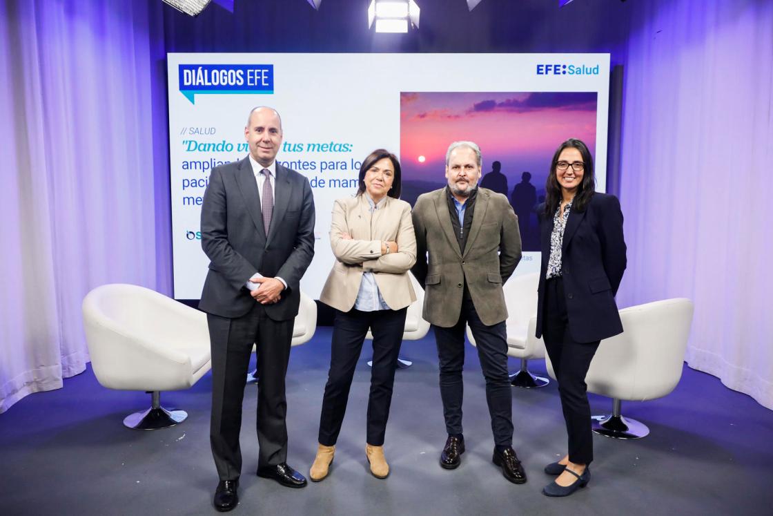 MADRID, 21/11/2023.-De izquierda a derecha Javier Cortés Castán, Director del International Breast Cancer Center (IBCC); Pilar Fernández Pascual, Presidenta de la Asociación Española de Cáncer de Mama Metastásico; Marius Soler Bosch, Presidente de la Asociación de Cáncer Masculino y María Baquerizo López- Quecuty, Country Director de Seagen España, participan en el encuentro "Dando vida a tus metas: ampliando horizontes para los pacientes de mama metastásico", organizado por EFE en colaboración con la compañía Seagen, la Asociación Española de Cáncer de Mama Metastásico (AECMM) y la Asociación de Cáncer de Mama Masculino (INVI).-EFE/David Fernndez