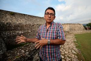 Roberto Salgado Sangri, presidente del comisariado del ejido La Península, habla en entrevista con EFE, en Bacalar, estado de Quintana Roo (México). EFE/ José Méndez