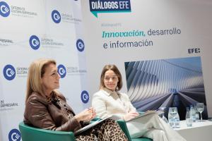 La vicepresidenta segunda del Gobierno valenciano y consellera de Servicios Sociales, Igualdad y Vivienda, Susana Camarero (i), junto con la gerente de Comunicación, Asuntos Públicos y Sostenibilidad de Coca-Cola Europacific Partners Iberia Área Este, Igone Bartomeu, durante el encuentro informativo ‘Desayunos EFE: Mujer y emprendimiento en la España vaciada’. EFE/Biel Aliño