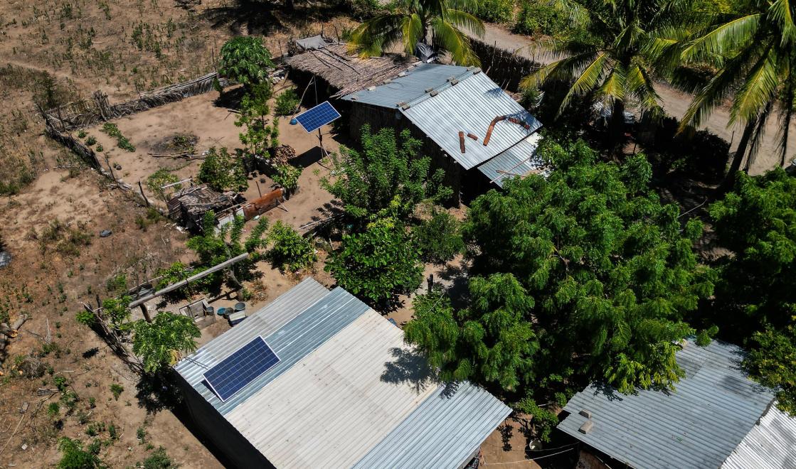 Fotografía cedida por Iberdrola México donde se observan páneles solares en el poblado de Cachimbo, estado de Oaxaca (México). EFE/ Iberdrola México / SOLO USO EDITORIAL/ SOLO DISPONIBLE PARA ILUSTRAR LA NOTICIA QUE ACOMPAÑA (CRÉDITO OBLIGATORIO)