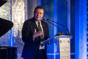 MADRID, 24/01/2024.- El presidente de la Diputación de Sevilla Javier Fernández de los Ríos pronuncia unas palabras en la gala de presentación del destino turístico de Sevilla al cuerpo diplomático, hoy miércoles en el Casino de Madrid, dentro de las actividades de Fitur. EFE/FERNANDO VILLAR