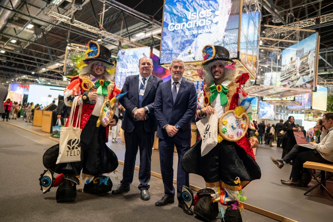 MADRID, 24/01/2024.- El presidente de Canarias, Fernando Clavijo, inaugura este miércoles el pabellón de las islas en la Feria Internacional del Turismo de Madrid (Fitur), una de las referencias para un sector que este año espera superar o al menos aproximarse a sus máximos históricos en cifras de visitantes. EFE/ Fernando Villar
