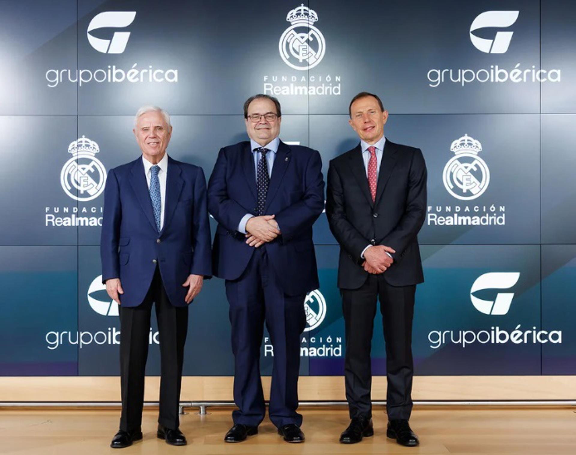Imagen tras la firma del acuerdo entre la Fundación Real Madrid y Grupo Ibérica.EFE/FUNDACIÓN REAL MADRID - IMÁGEN CEDIDA CRÉDITO OBLIGATORIO