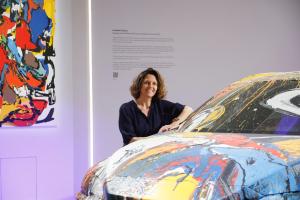 MADRID, 06/03/2024.- Mar Pieltain, Directora de Lexus España, posa este miércoles junto a la obra ganadora del Art Car 2023, en la Feria Internacional de Arte Contemporáneo ARCO 2024, que se celebra en el recinto de Ifema, en Madrid. EFE/David Fernández