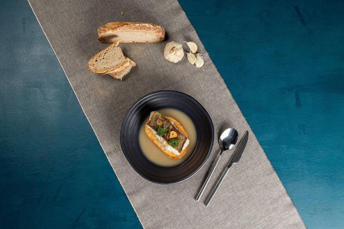 Pie de foto: Receta de sopa de ajo con torrija y skrei Autor: Mar de Noruega