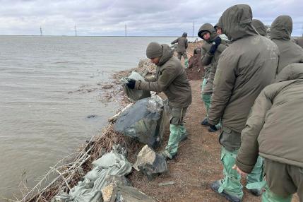 Kazakhstan dispatches hundreds of troops, rescuers to Oral following dam breach