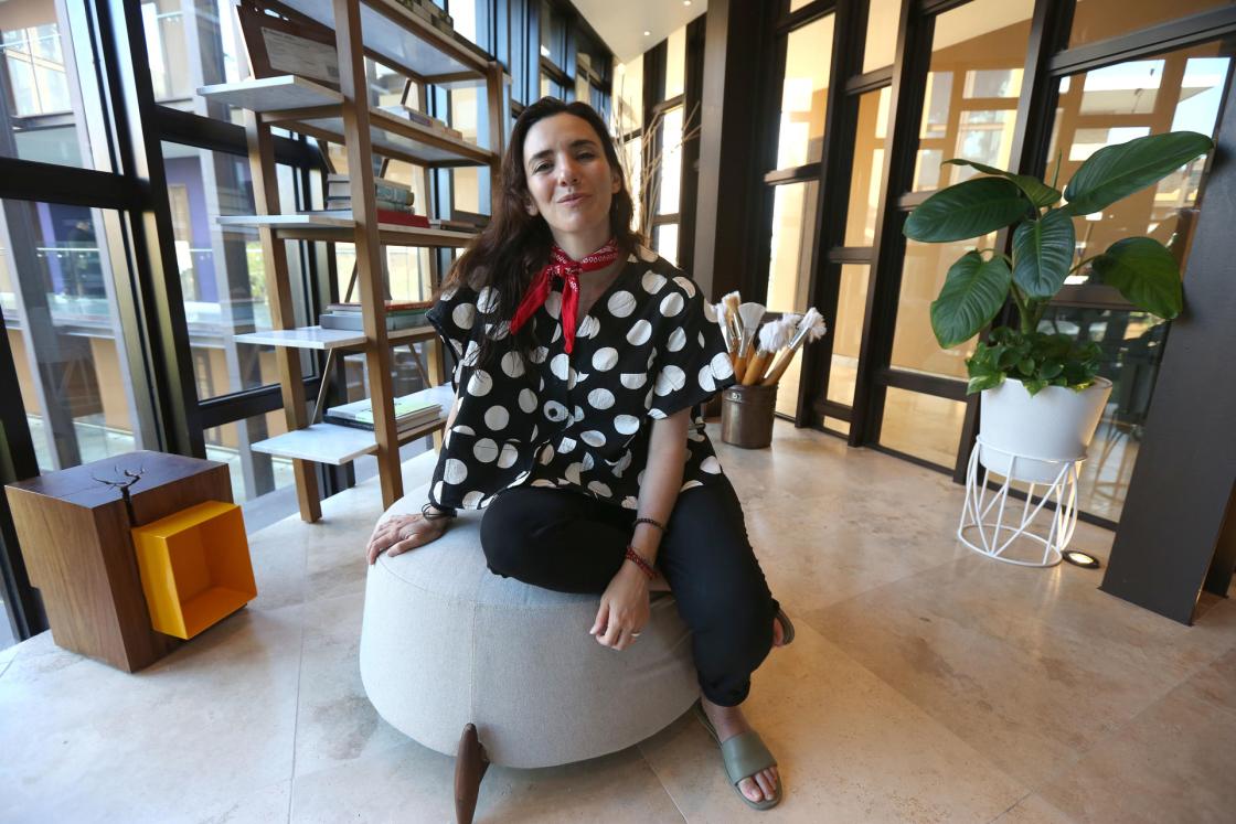 La cineasta mexicana Lila Avilés habla durante una entrevista con EFE el 19 de abril de 2024, en Playa del Carmen, en Quintana Roo (México). EFE/ Alonso Cupul 