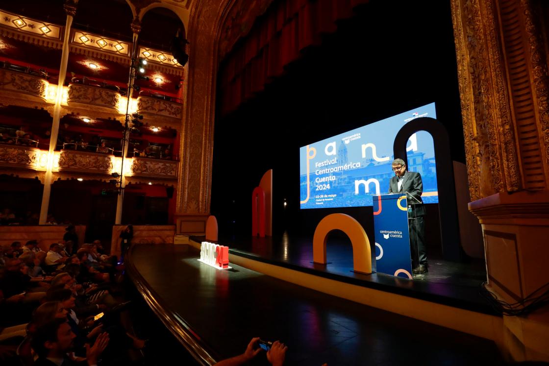 El presidente del Festival Centroamérica Cuenta 2024, Sergio Ramírez, habla durante la inauguración de la XI edición de Centroamérica Cuenta, el festival literario itinerante más grande de la región, este miércoles en Ciudad de Panamá (Panamá). EFE/ Bienvenido Velasco 