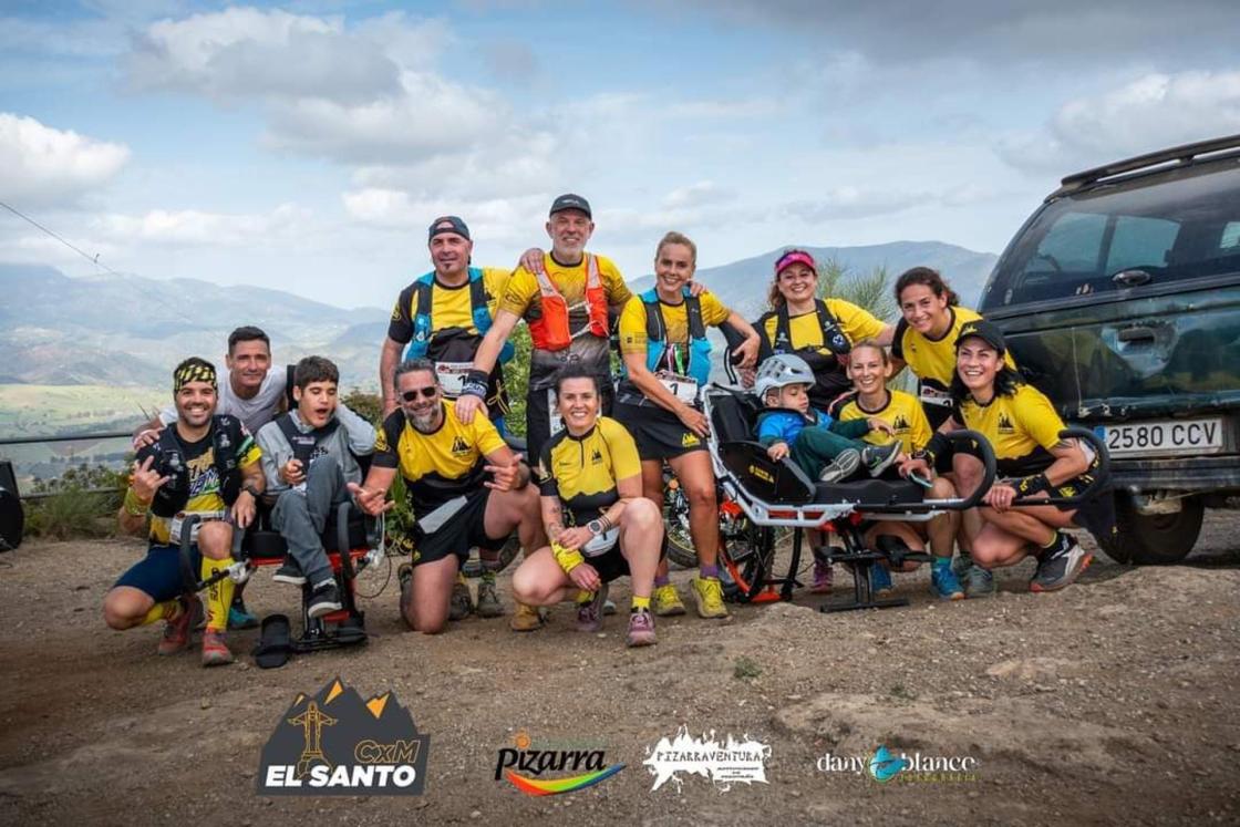 Pie de foto: Primer equipo 100% femenino de España usando silla Joëlette.Autor: CD Ultra Trail Sierra Blanca