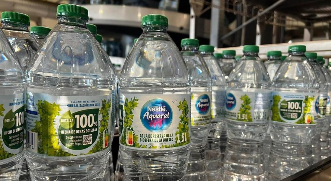 Nestlé ha logrado elaborar todos los envases de 0,75 cl y 1,5 litros de su marca de agua con plástico reciclado (rPET). EFE/NESTLÉ/IMAGEN CEDIDA/CRÉDITO OBLIGATORIO