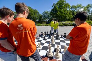 STAVANGER (NORUEGA), 31/05/2024.- La española Fundación RMD celebró este viernes en Stavanger (Noruega) la primera experiencia en el extranjero de su torneo Pequeños Gigantes, una "fiesta" del ajedrez infantil que pretende resaltar el carácter educativo y formador de esta disciplina. EFE/TOR ERIK SCHRODER