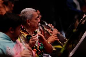 Integrantes de la Orquesta Sinfónica de Panamá ensayan el 14 de mayo de 2024 en el Teatro Balboa en Ciudad de Panamá (Panamá). EFE/Bienvenido Velasco