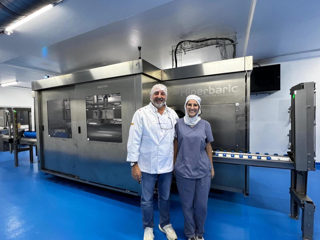 En la foto: Diego Sardi, CEO de Ventolini, y Alejandra Sardi, directora de Producción, con la máquina de altas presiones.