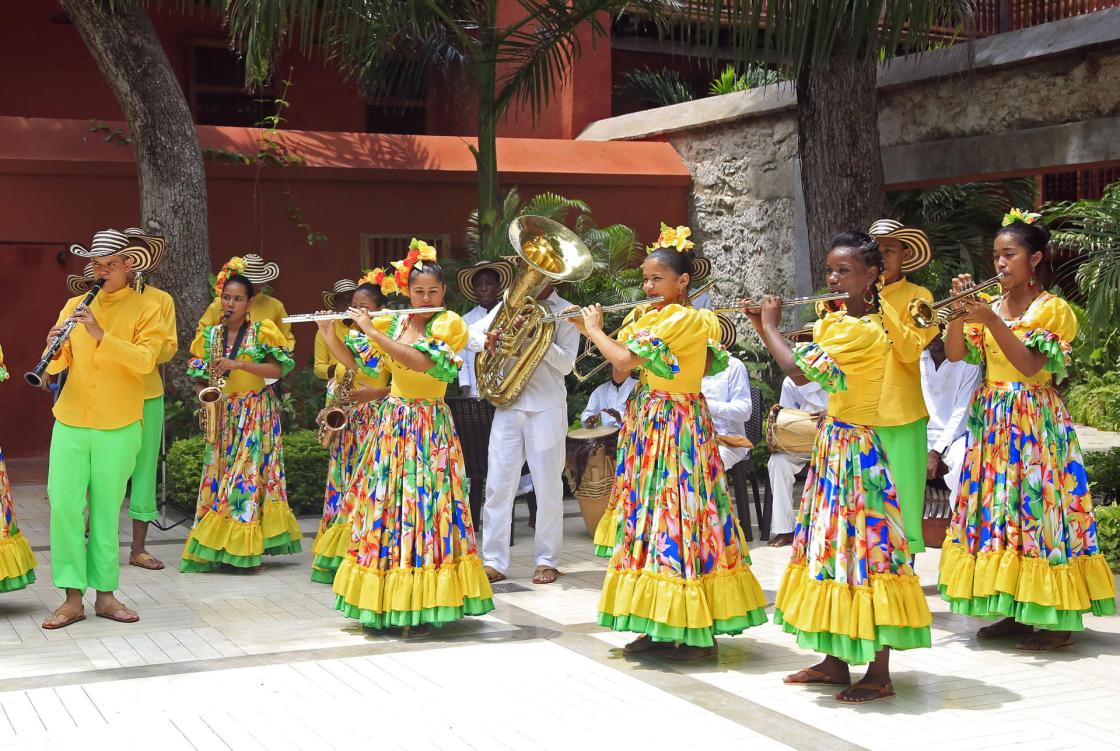 Fotografía de archivo que muestra niños afrodescendientes de San Basilio de Palenque y Cartagena de Indias, mientras interpretan ritmos típicos del caribe colombiano en Cartagena (Colombia). EFE/Ricardo Maldonado Rozo/ARCHIVO