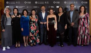 El vicepresidente del Cabildo Insular de Tenerife y consejero insular de Turismo, Lope Alonso (c), la presidenta del Cabildo Insular de Tenerife, Rosa Dávila (cd), la directora de los Premios Quirino, Beatriz Bartolomé (ci), la delegada de Turismo de Tenerife, Dimple (cd) Melwane, posan, entre otras personalidades, en los séptimos Premios Quirino.