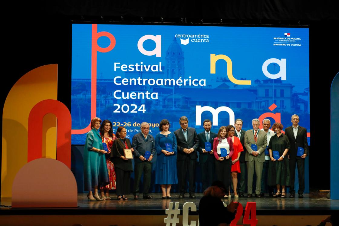 Fotografía de los asistentes a la inauguración de la XI edición de Centroamérica Cuenta, el festival literario itinerante más grande de la región, este miércoles en Ciudad de Panamá (Panamá). EFE/ Bienvenido Velasco